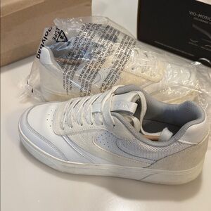 Vionic Brand New women’s sneakers!